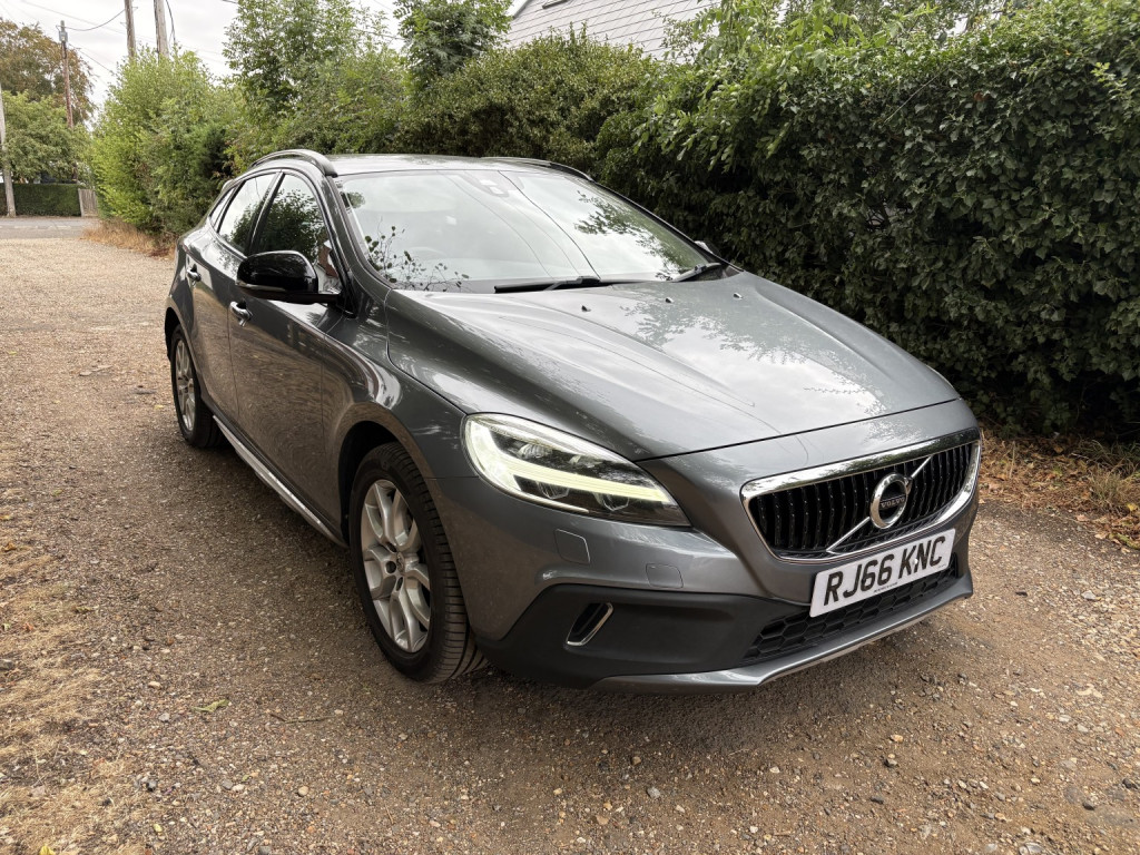 2016 Volvo V40 CROSS Country